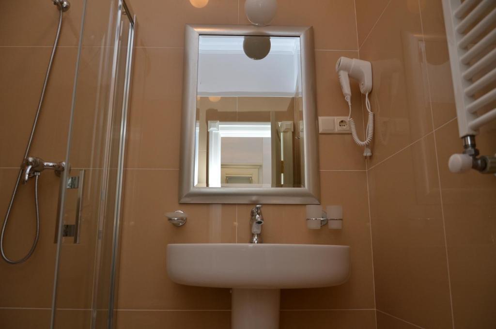 Chateau Royal Hotel Berezovka  Bilik gambar
