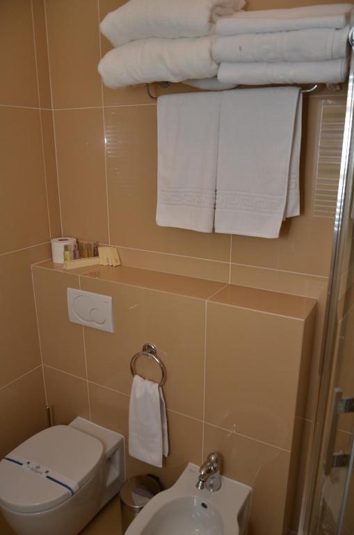Chateau Royal Hotel Berezovka  Bilik gambar