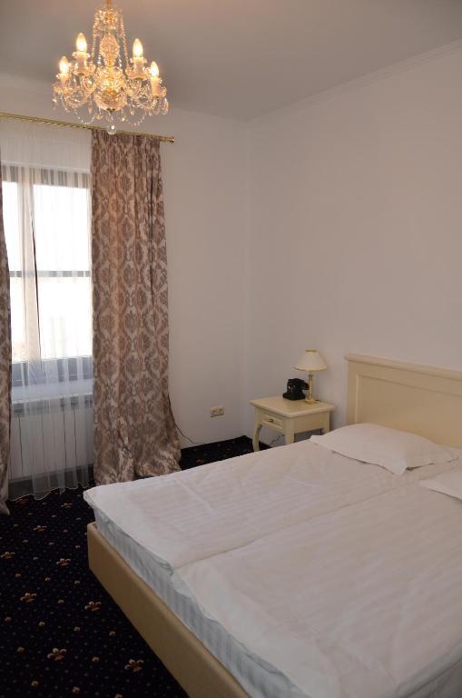 Chateau Royal Hotel Berezovka  Bilik gambar