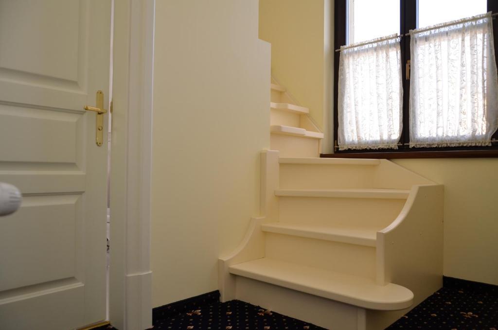 Chateau Royal Hotel Berezovka  Bilik gambar