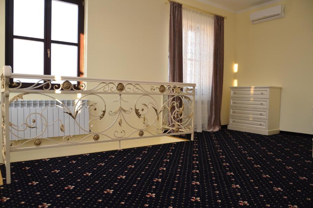 Chateau Royal Hotel Berezovka  Bilik gambar