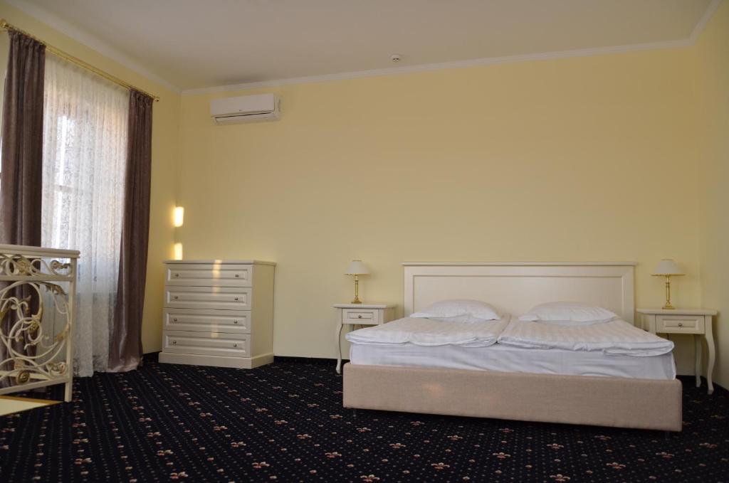 Chateau Royal Hotel Berezovka  Bilik gambar