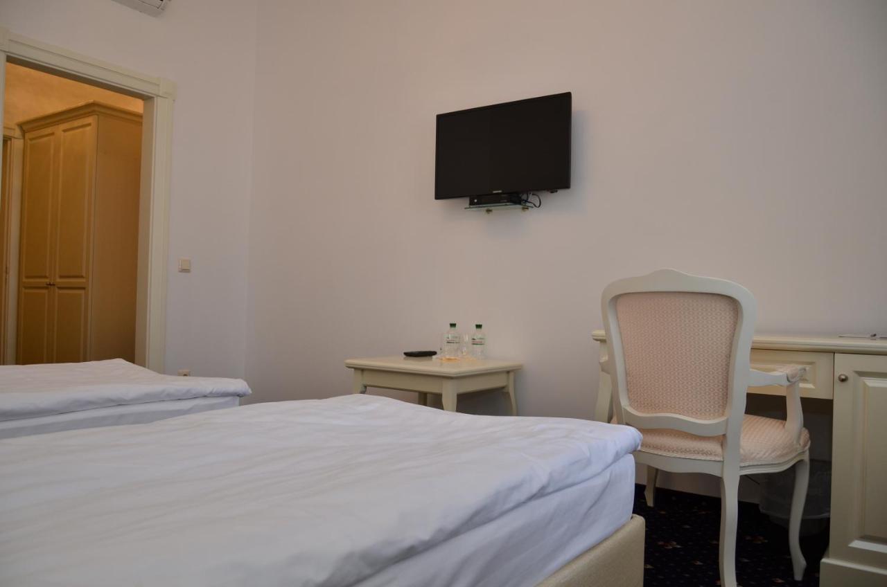 Chateau Royal Hotel Berezovka  Bilik gambar
