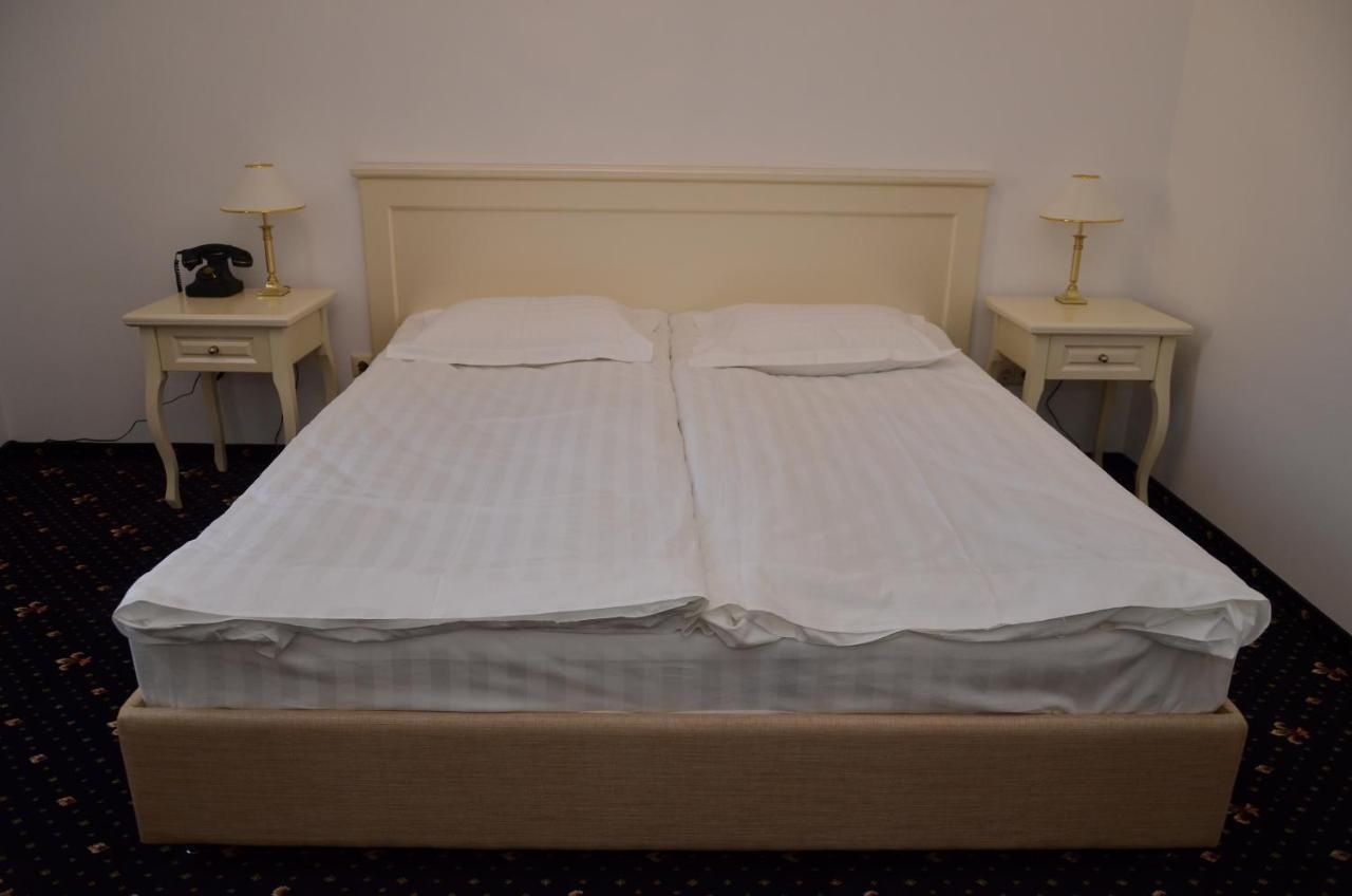 Chateau Royal Hotel Berezovka  Bilik gambar