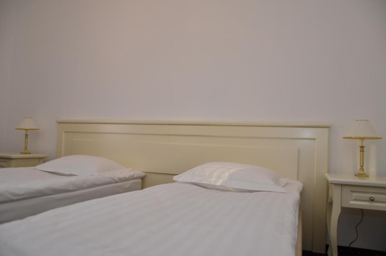 Chateau Royal Hotel Berezovka  Bilik gambar